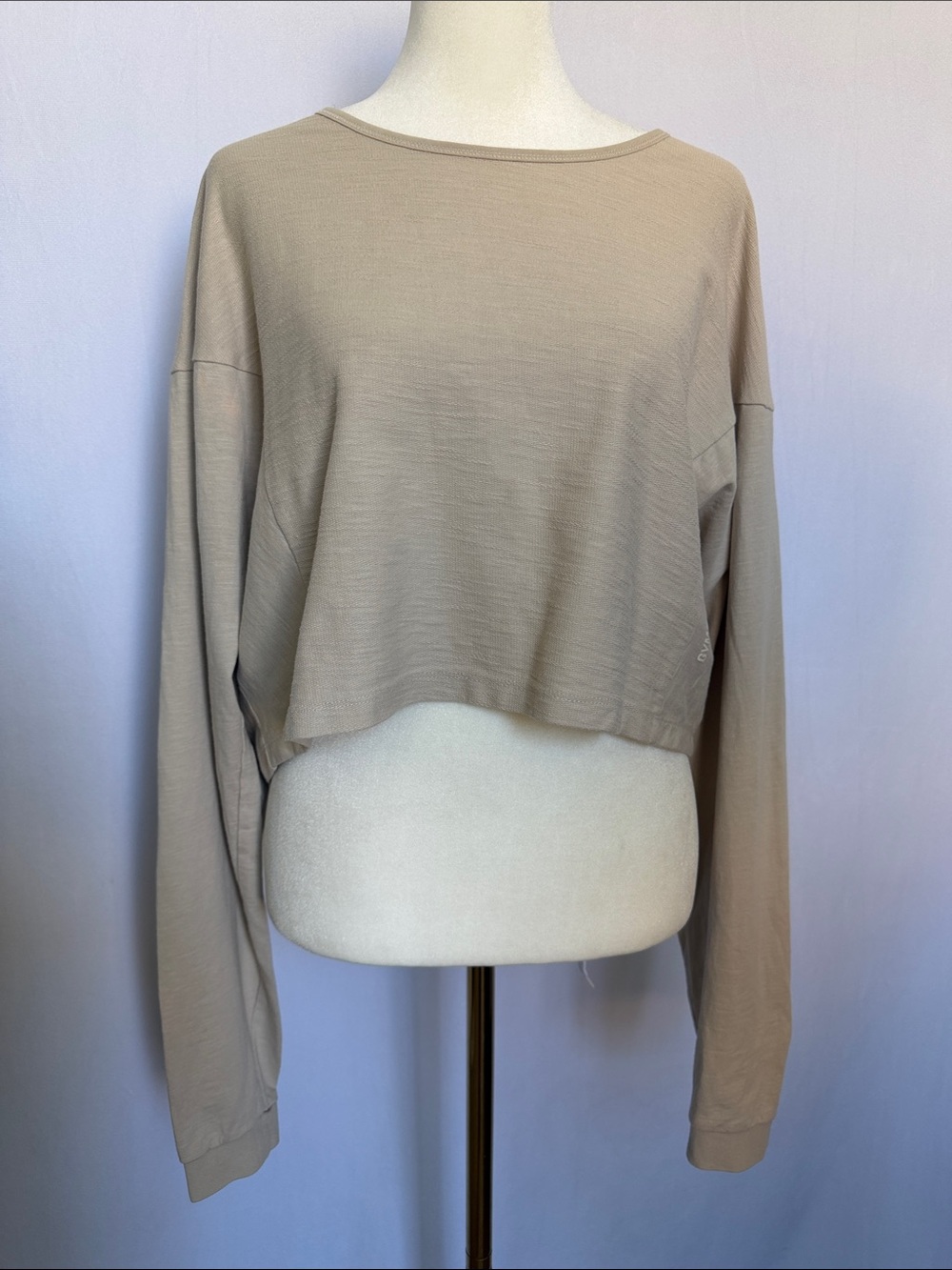 Gymshark Cropped Long-Sleeve Sweatshirt Size L in Beige Side Hit Lightweight EUC